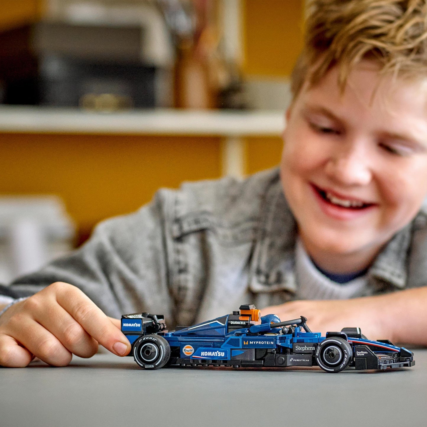LEGO Speed Champions Ferrari SF-24 F1 Rennauto - Spielzeug mit Formel 1 Minifigur zum Sammeln - Bauset für Kinder - Sammlerstück - Geschenk für Jungen & Mädchen ab 10 Jahren oder erwachsene Fans 77242