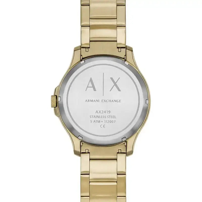 Rückseite der goldenen Armani Exchange Herrenuhr mit Edelstahlgehäuseboden und AX-Gravur
