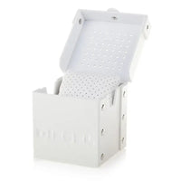 Weiße Diesel Uhrenbox mit geöffneter Klappe und gepolstertem Einsatz zur Aufbewahrung der Diesel Mega Chief Herrenuhr
