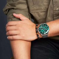 Hugo Boss Admiral 1513905 grüne Herrenuhr am Handgelenk mit Edelstahl-Meshband getragen - Bild 2