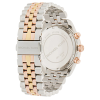 Rückseite der Michael Kors Chronograph Lexington MK5735 Damenuhr aus bicolorfarbenem Edelstahl mit Gehäuseboden