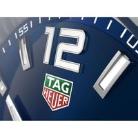 Detailaufnahme der TAG Heuer Formula 1 Herrenuhr mit blauem Zifferblatt, polierten Indizes und prominentem TAG-Heuer-Logo
 - Bild 3
