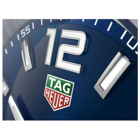 Detailaufnahme der TAG Heuer Formula 1 Herrenuhr mit blauem Zifferblatt, polierten Indizes und prominentem TAG-Heuer-Logo

