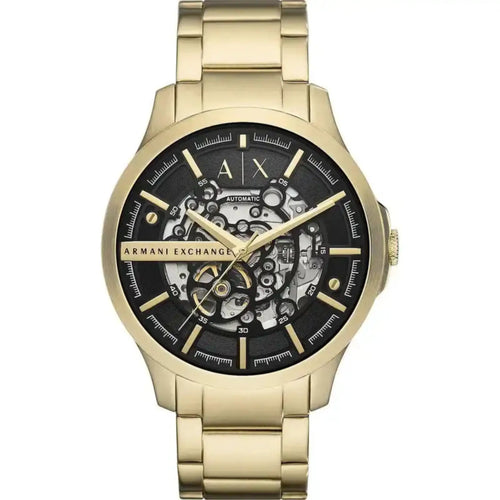 Goldene Armani Exchange Herrenuhr am Handgelenk, mit schwarzem Zifferblatt und skelettiertem Design
