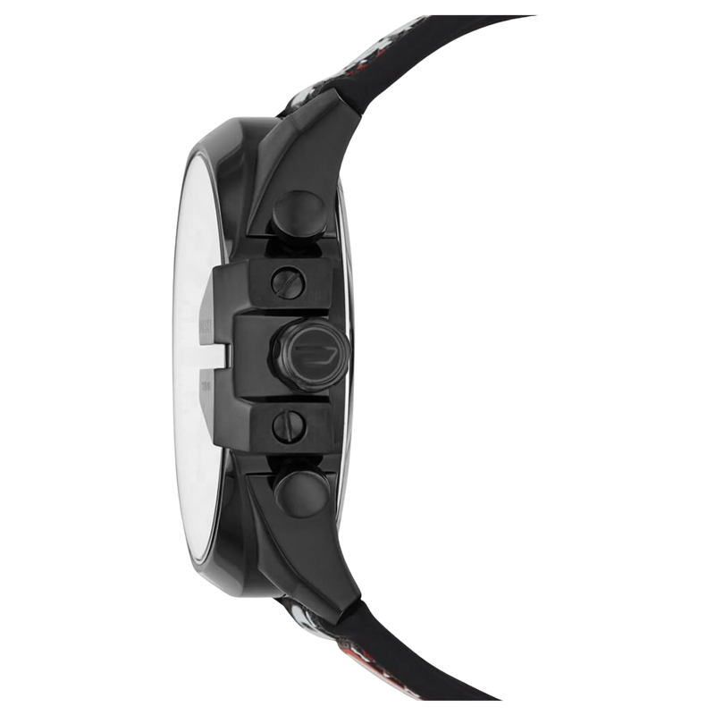 Diesel Chronograph Herren Uhr mit schwarzem Gehäuse und schwarzem Armband mit roten Details, seitliche Ansicht.