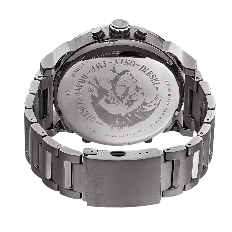 Diesel Chronograph Mr. Daddy DZ7315 – Rückseite der Edelstahl-Herrenuhr mit Diesel Logo und Gravur „Only The Brave“