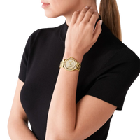 Michael Kors Lennox Damen Uhr Gold MK7229 – goldene Damenuhr am Handgelenk, Tragefoto