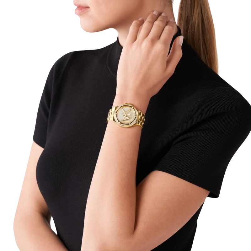 Michael Kors Lennox Damen Uhr Gold MK7229 – goldene Damenuhr am Handgelenk, Tragefoto