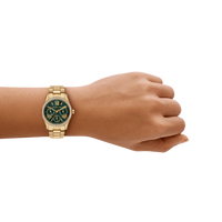 Michael Kors Lexington Damenuhr MK4924 in Gold mit grünem Zifferblatt am Handgelenk