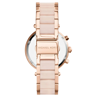 Michael Kors Parker MK5896 Damen Uhr in Roségold, Rückseite des Edelstahlgehäuses mit Verschluss und Gravur.