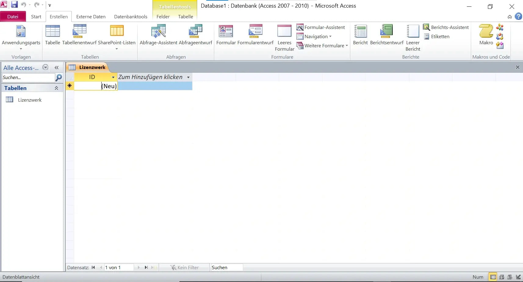 Screenshot von Microsoft Access 2010 mit geöffneter Datenbankansicht und Tabellenentwurf
