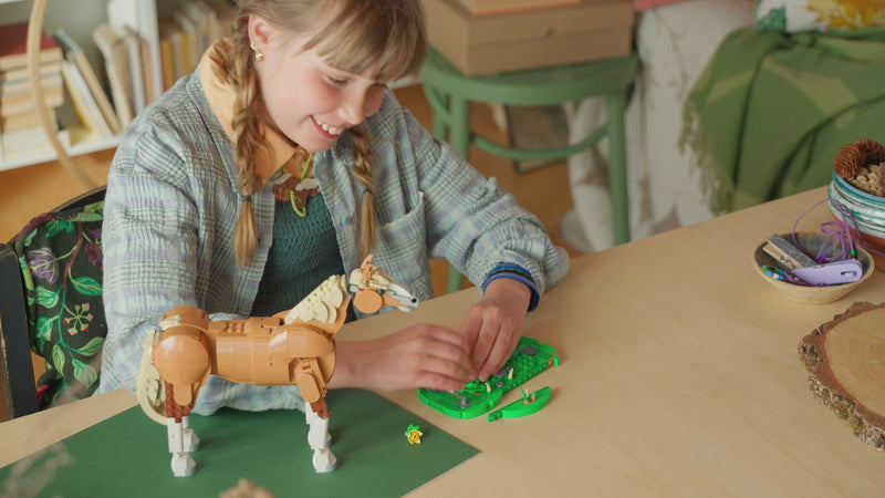 LEGO Creator Prächtiges Ross 31166 – Produktvideo mit Kind beim Spielen und Pferd Figur