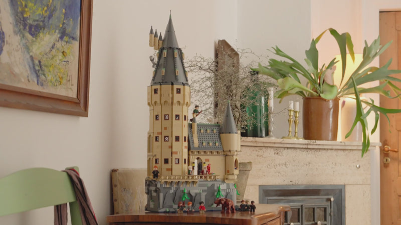 LEGO Harry Potter Schloss Hogwarts Hauptturm 76454 – Produktvideo mit Detailansicht des Turms und Figuren