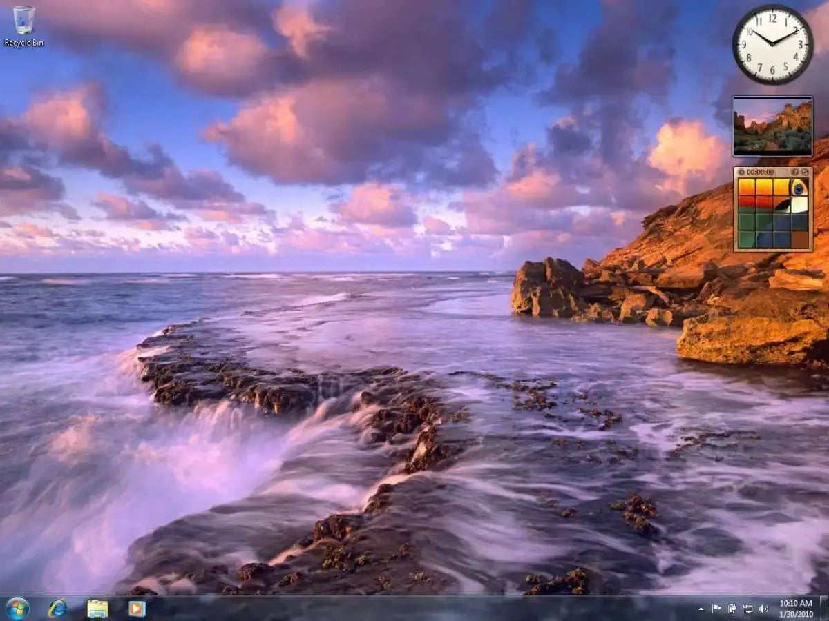 Windows 7 Home Premium Desktop mit Natur-Hintergrund und Widgets